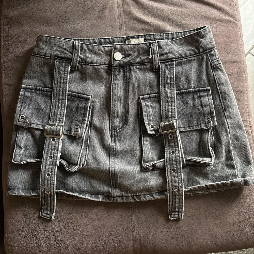 Chic Gray Skirt with Textured Finish